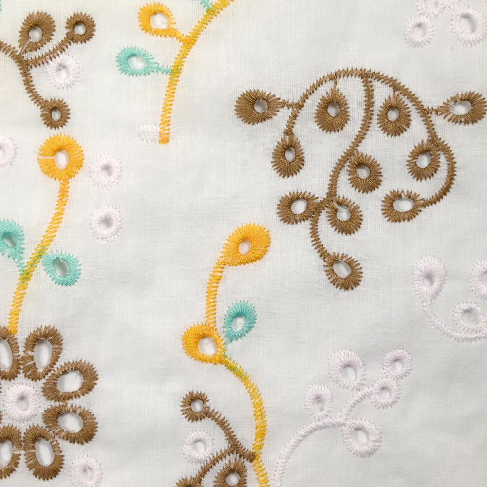Broderie anglaise colorée marron et rose pâle fond blanc - Image 4