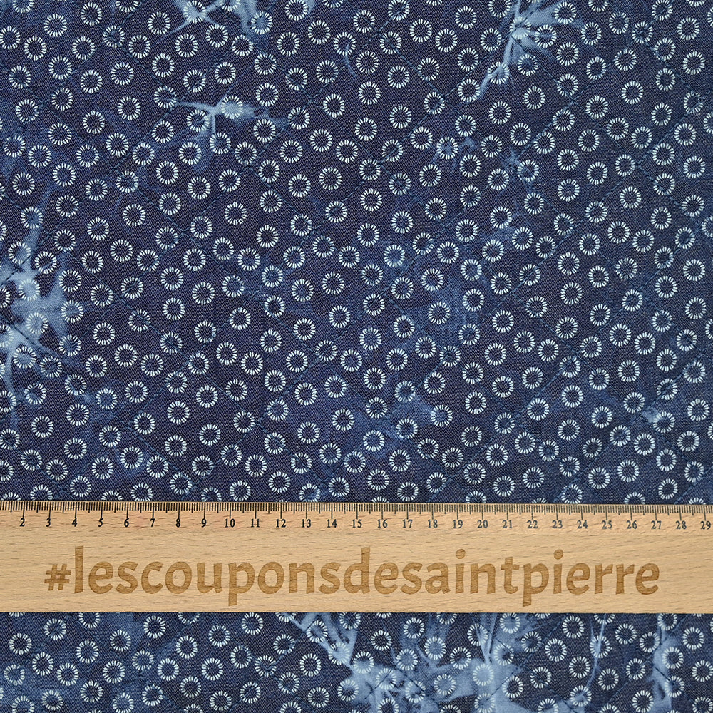 Chambray matelassé imprimé tie and dye cercle en pétales - Image 3