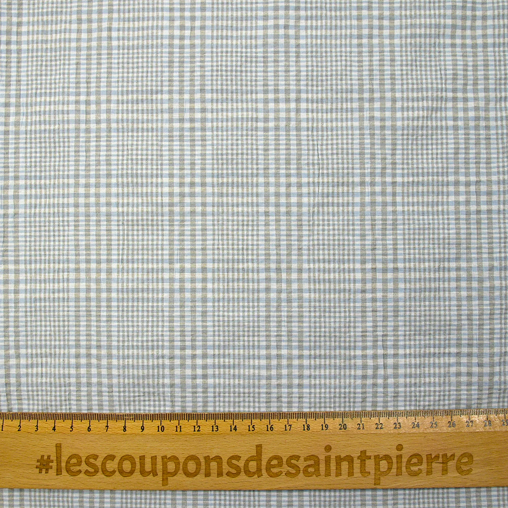 Coton à carreaux froissé ciel et taupe fond blanc - Image 3