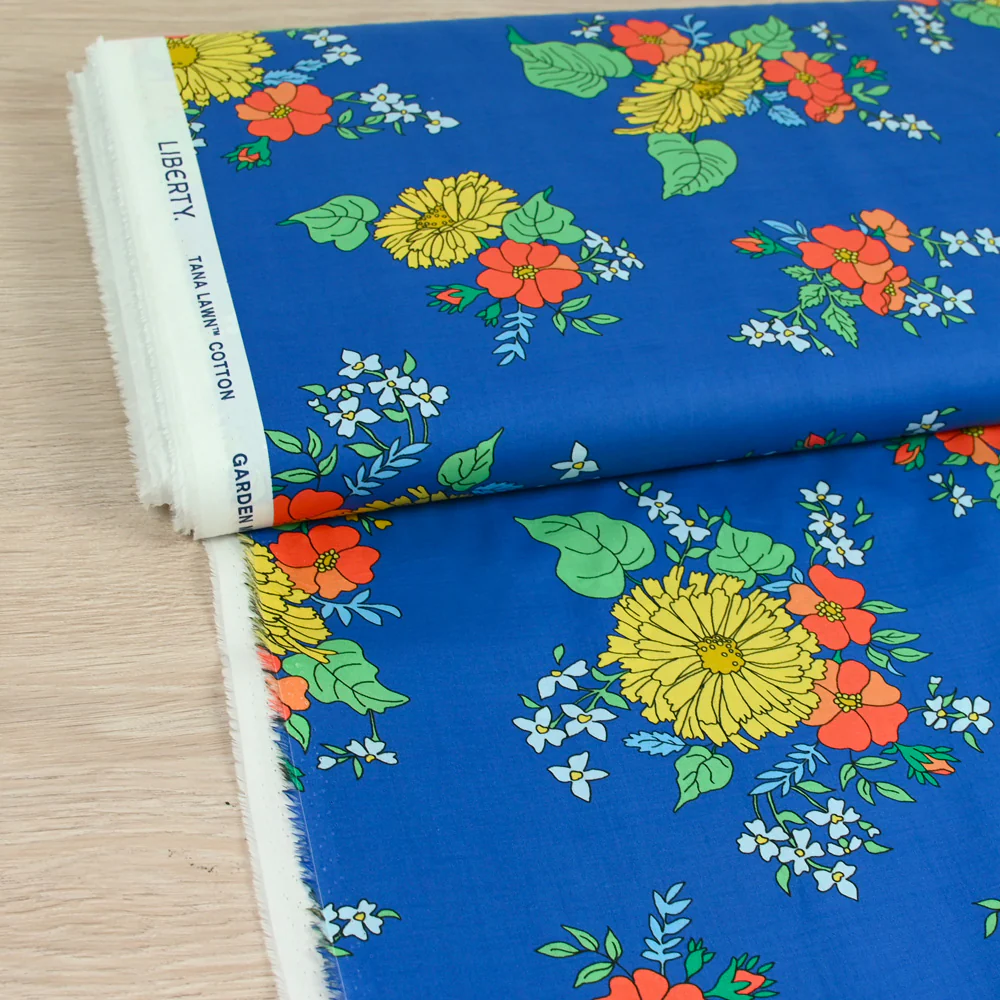 Coton liberty ® Tropical Sprig fond bleu au mètre - Image 2