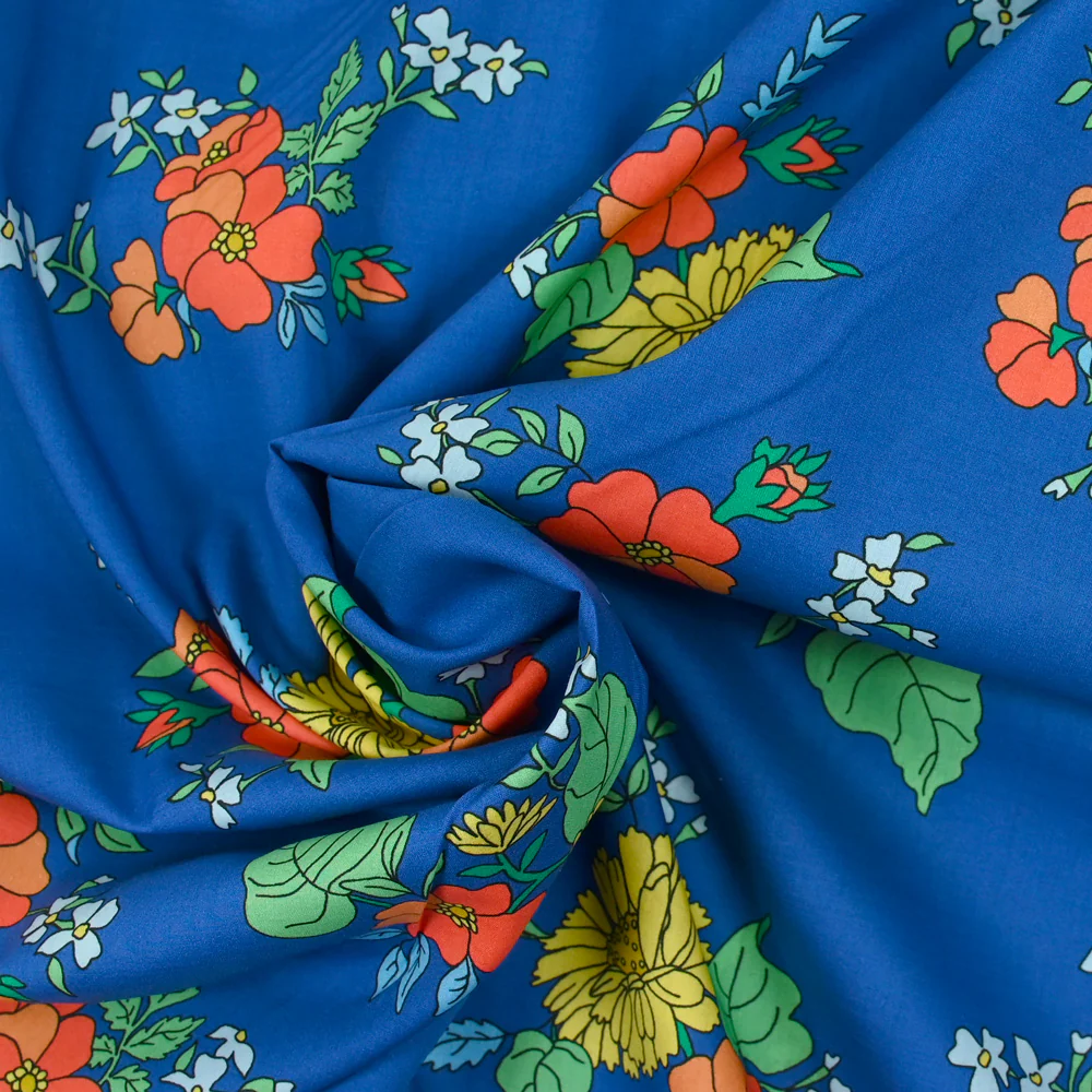 Coton liberty ® Tropical Sprig fond bleu au mètre - Image 3