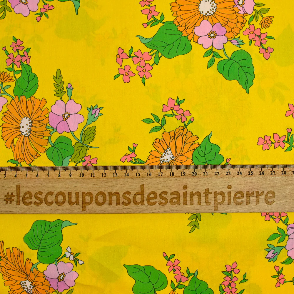 Coton liberty ® Tropical Sprig fond jaune au mètre - Image 4