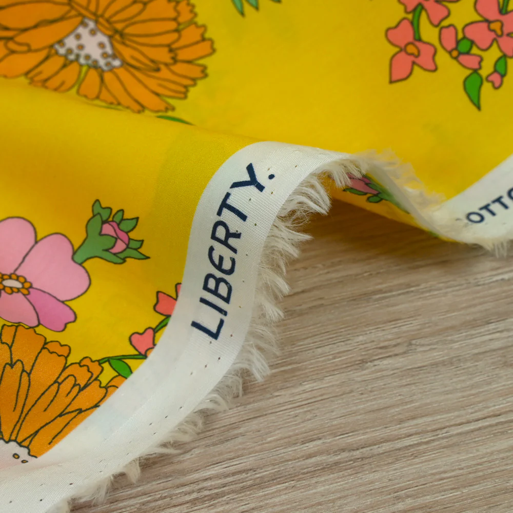 Coton liberty ® Tropical Sprig fond jaune au mètre - Image 5