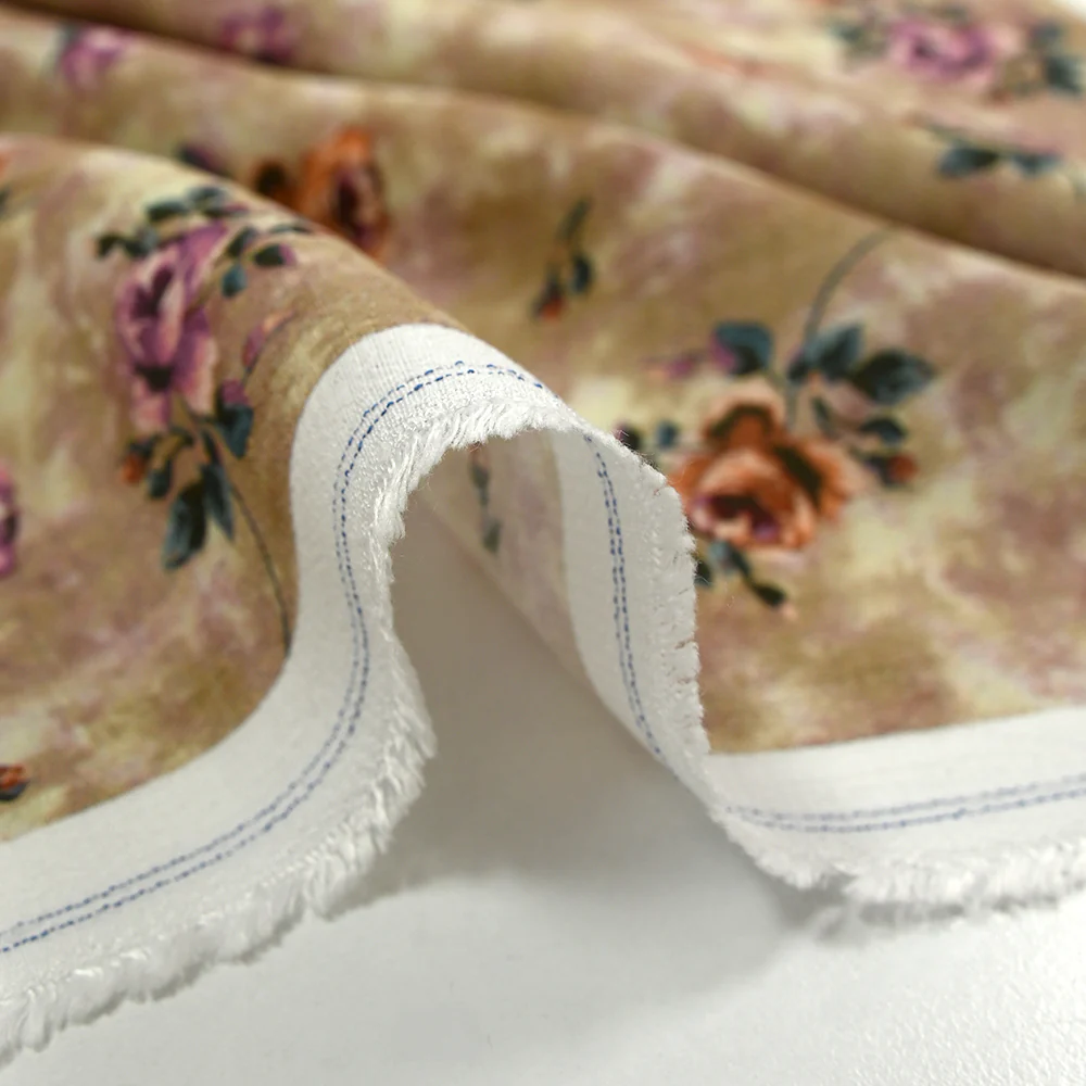 Crêpe viscose imprimé fleurs d'antan fond taupe brumeux - Image 6