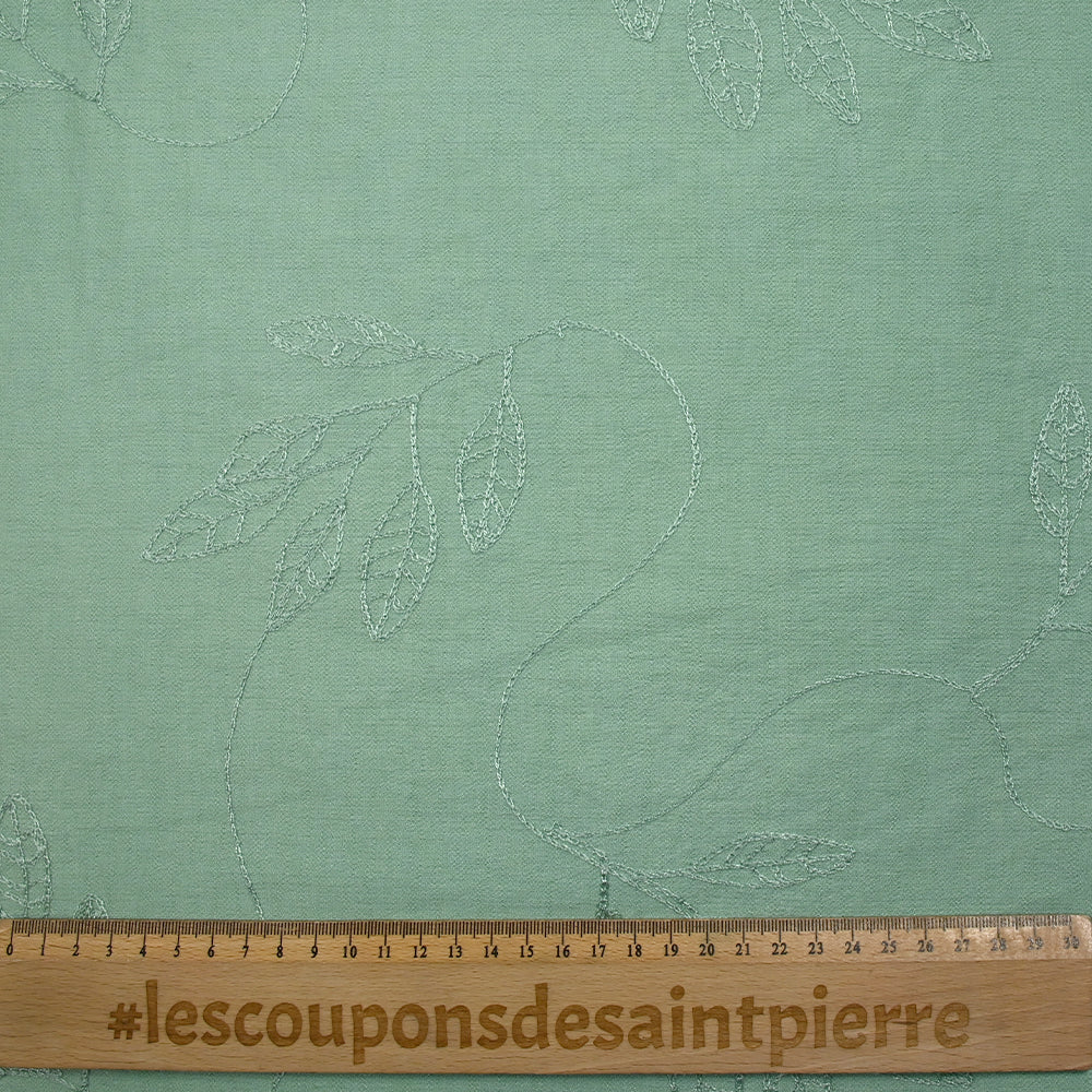 Crêpe viscose Lily brodé feuillage vert d'eau - Image 3