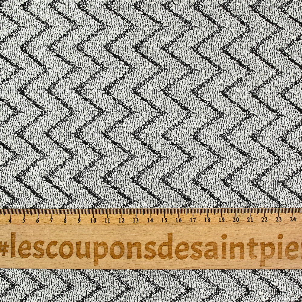 Dentelle polyester chevron blanc fond noir - Image 3