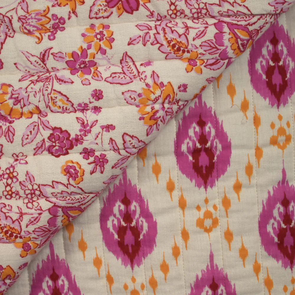 Double gaze matelassée double face indien Gurugram rose fond écru au mètre