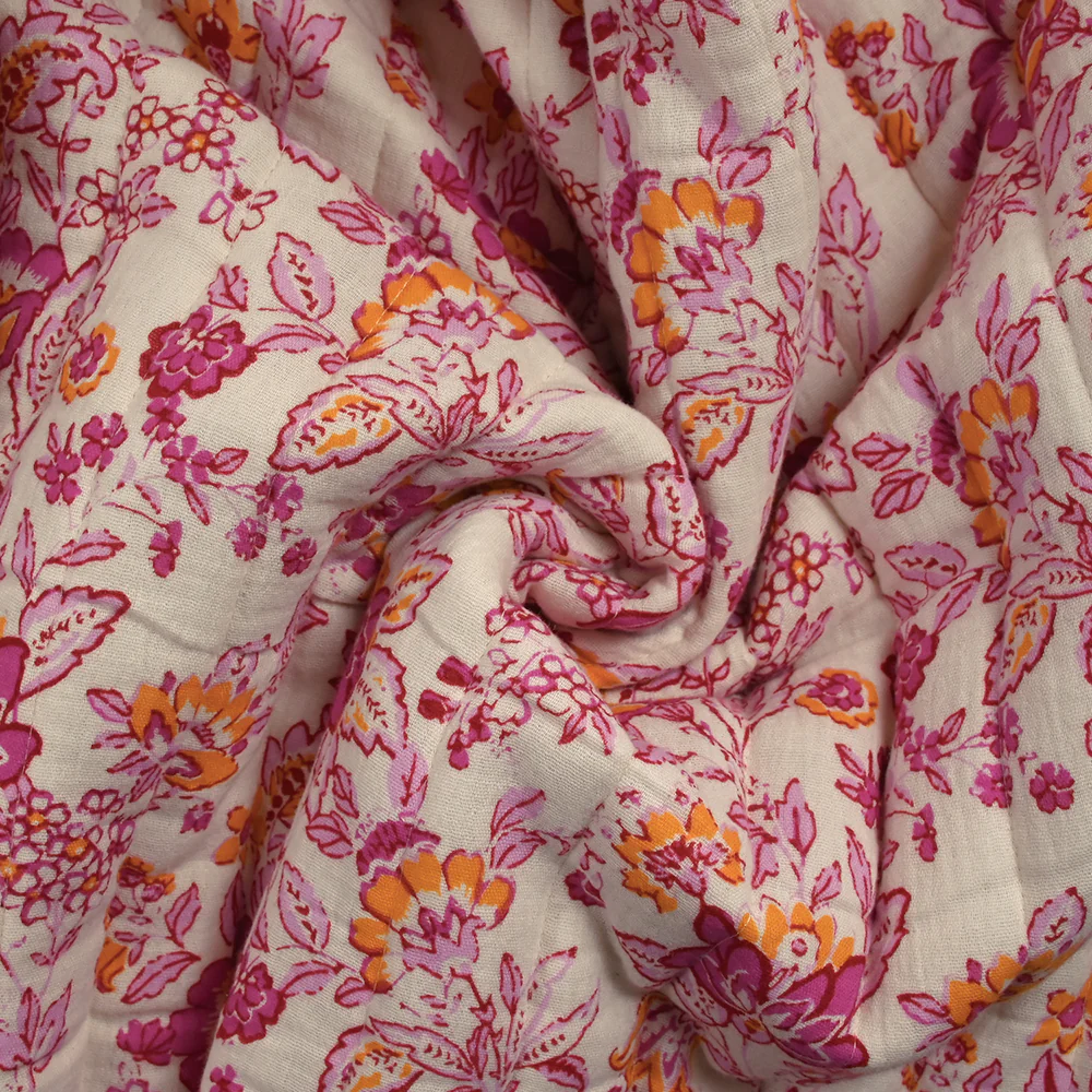 Double gaze matelassée double face indien Gurugram rose fond écru au mètre - Image 2