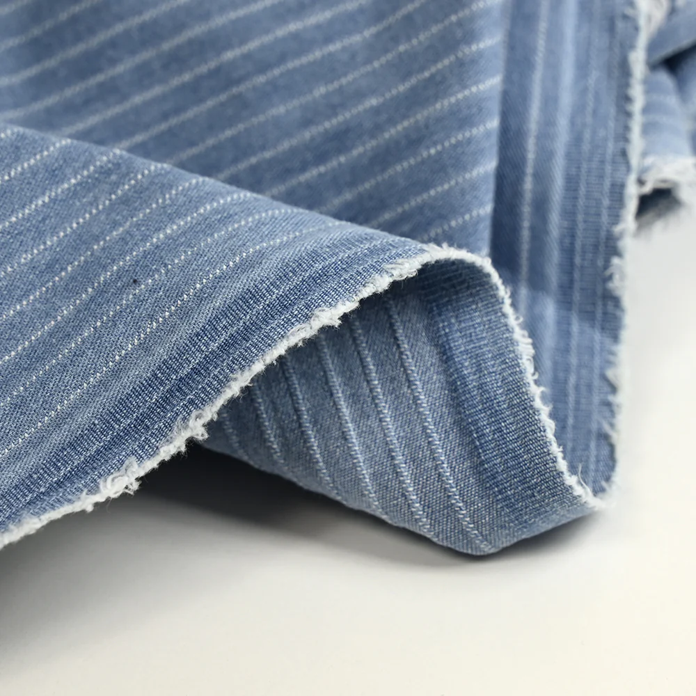 Jean’s coton extensible à rayures tissées fond bleu clair - Image 5
