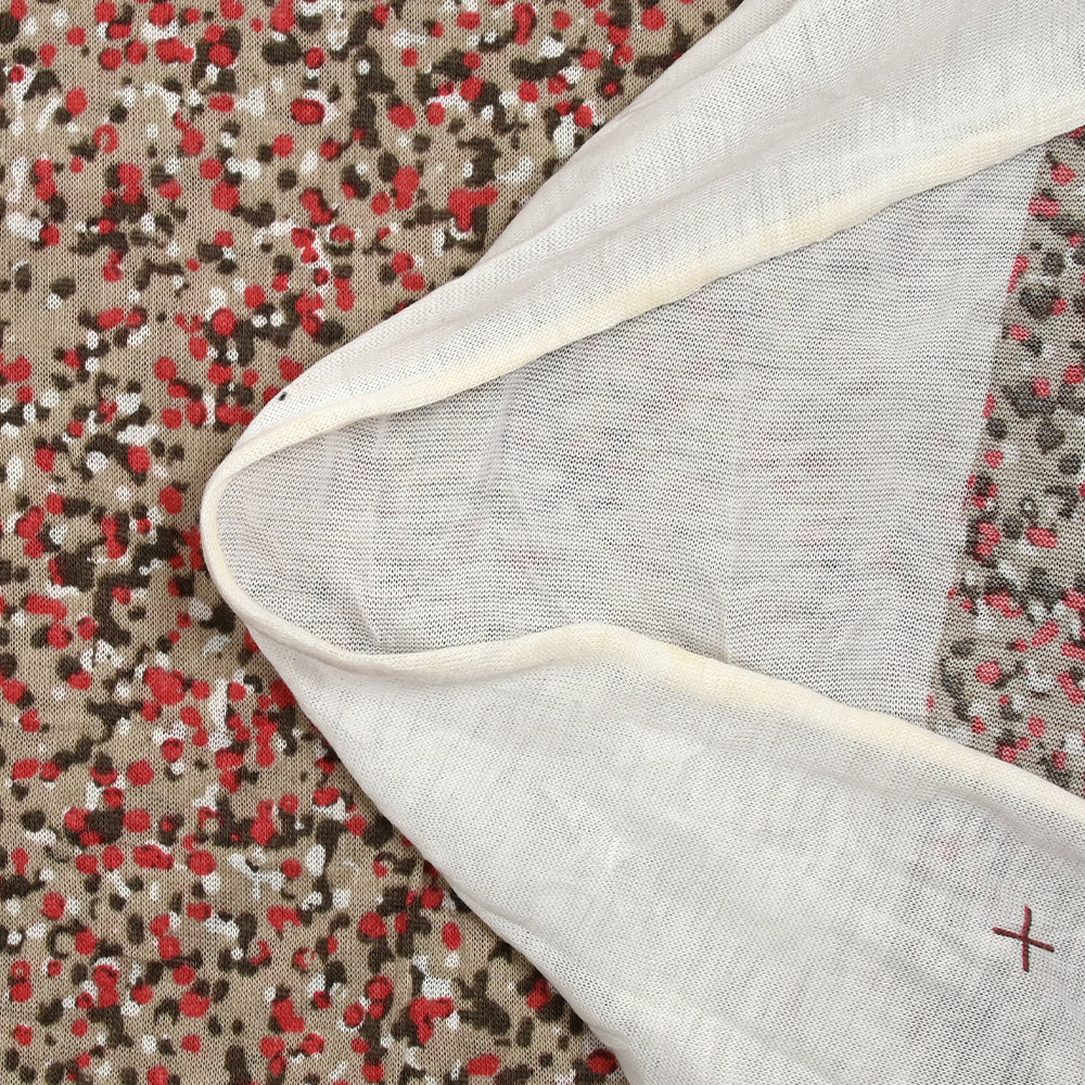 Jersey de polycoton froissé imprimé dans la foule rouge fond beige - Image 5