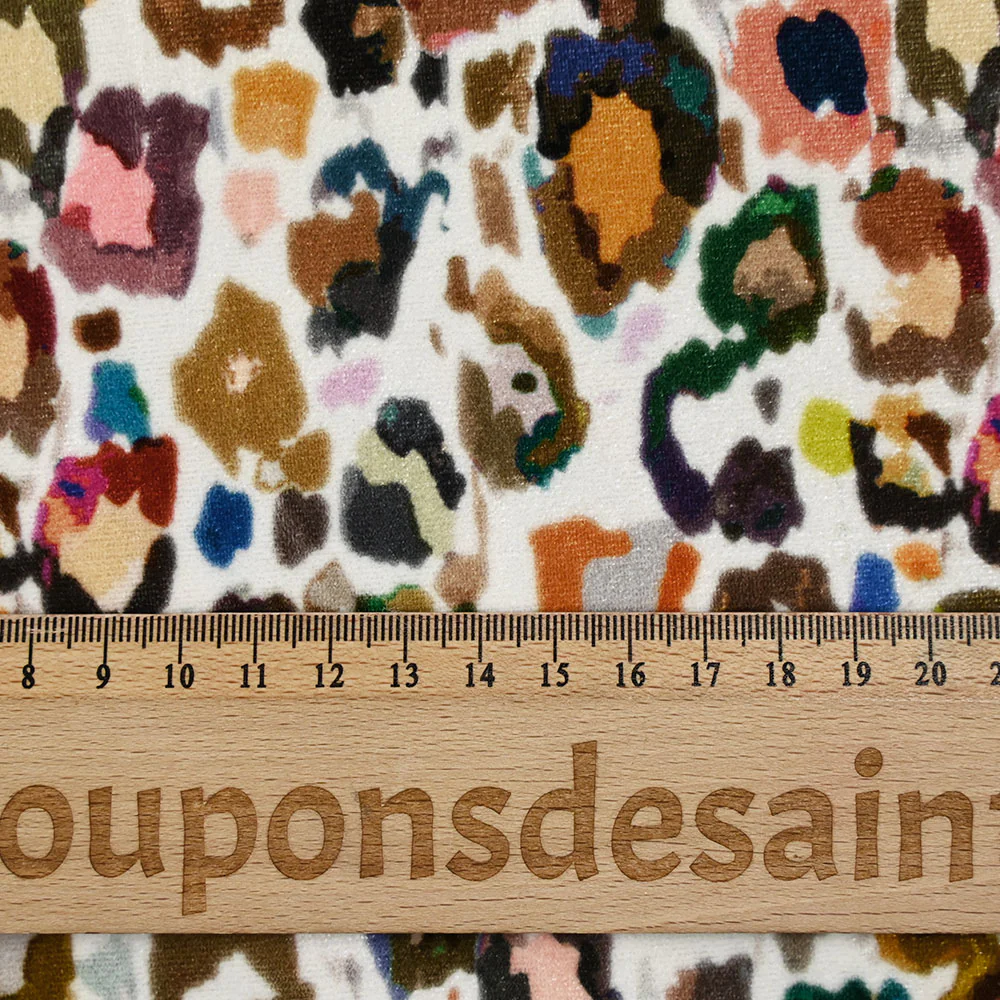 Jersey de velours ras imprimé léopard multicolore fond blanc - Image 3