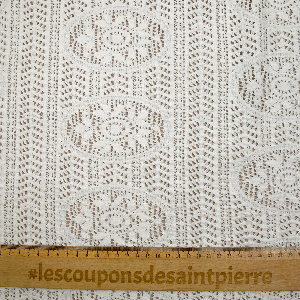 Maille dentelle effet crochet polycoton bande encerclée blanc cassé - Image 3