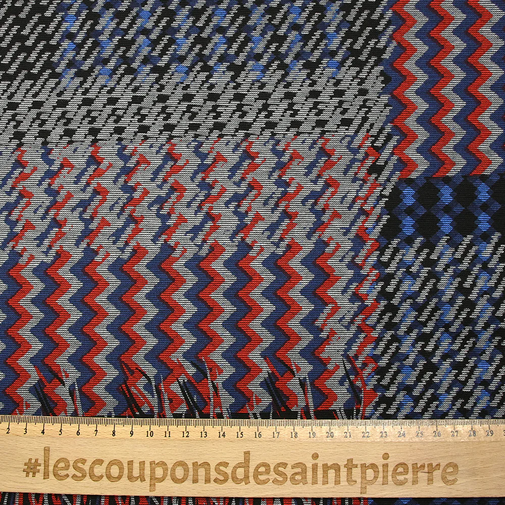 Maille Milano polyviscose mosaïque d'antan bleu et rouge fond noir - Image 3