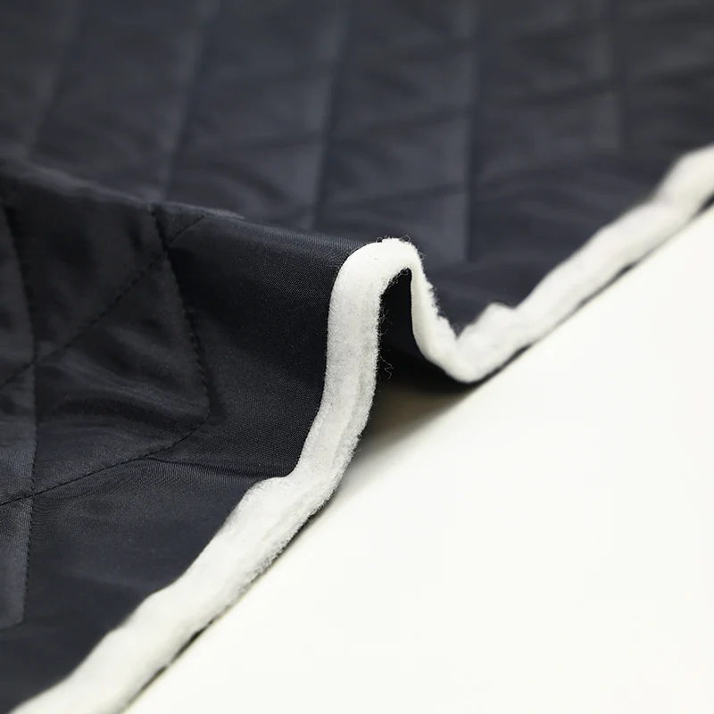 Matelassé polyester losange bleu foncé - Image 6