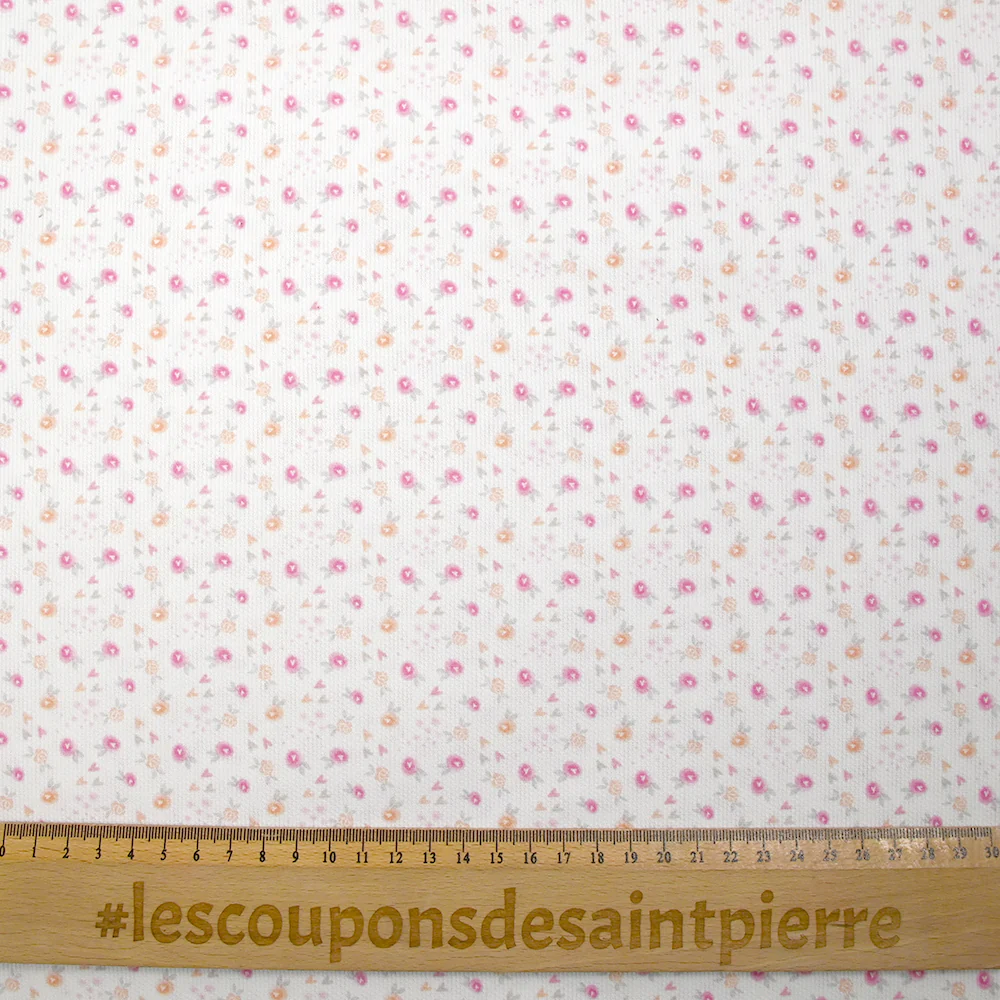 Piqué de coton imprimé fleurs et coeurs rose et orange fond blanc - Image 3