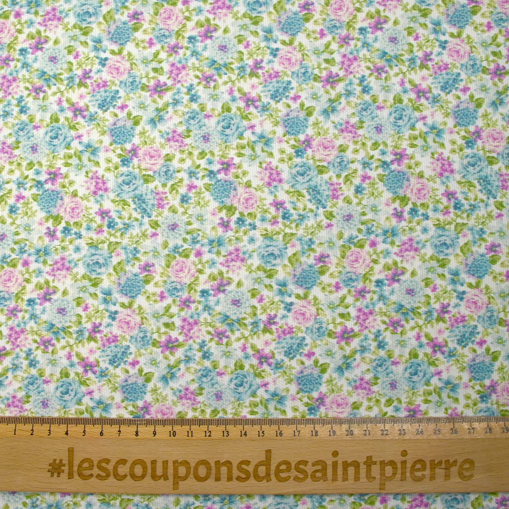 Piqué de coton imprimé les fleurs de Sarah bleu et violet fond blanc - Image 3