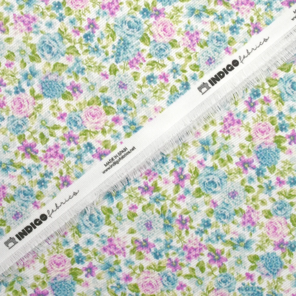 Piqué de coton imprimé les fleurs de Sarah bleu et violet fond blanc - Image 5