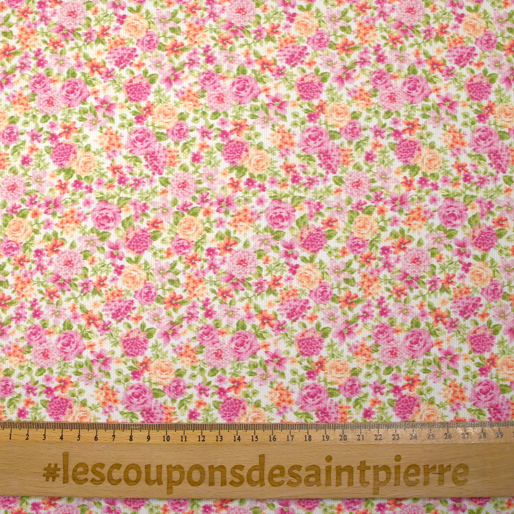 Piqué de coton imprimé les fleurs de Sarah rose et orange fond blanc - Image 3