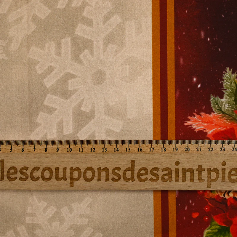 Popeline coton imprimé frise de Noël fond écru - Image 4