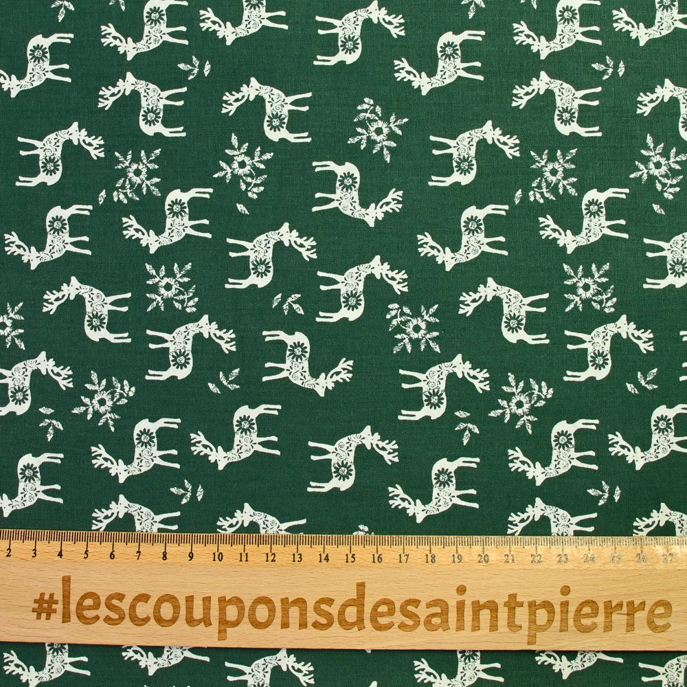 Popeline de coton imprimée Rennes du père Noël fond vert - Image 3