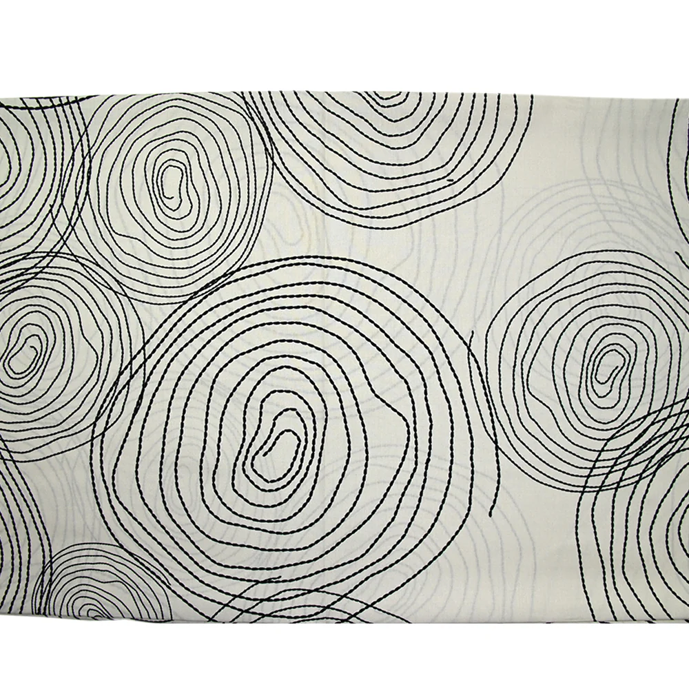 Popeline de coton imprimée escargot noir fond beige clair - Image 3