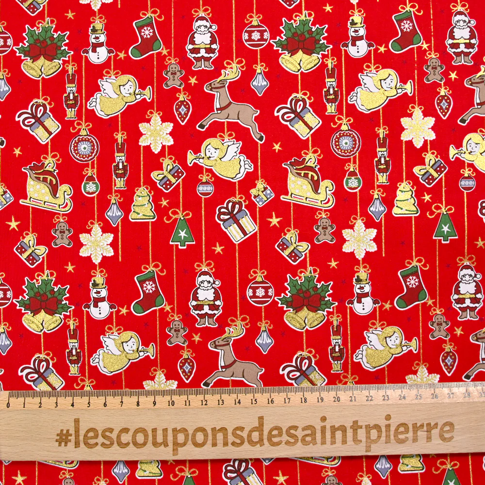 Popeline de coton imprimée esprit de Noël doré fond rouge - Image 3