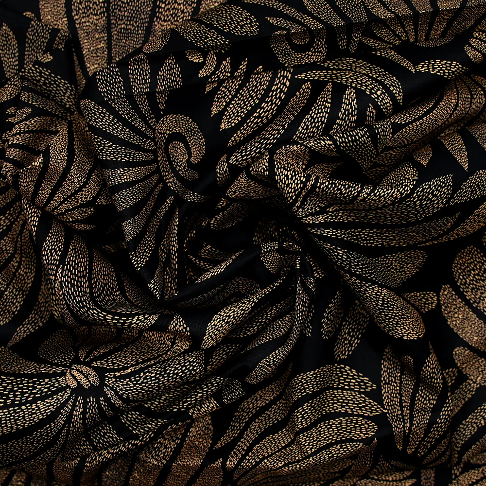 Popeline de coton imprimée pétales en pointillisme marron fond noir - Image 2