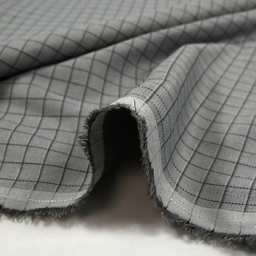 Popeline polycoton tissée-teinte à carreaux Émilien fond gris - Image 6