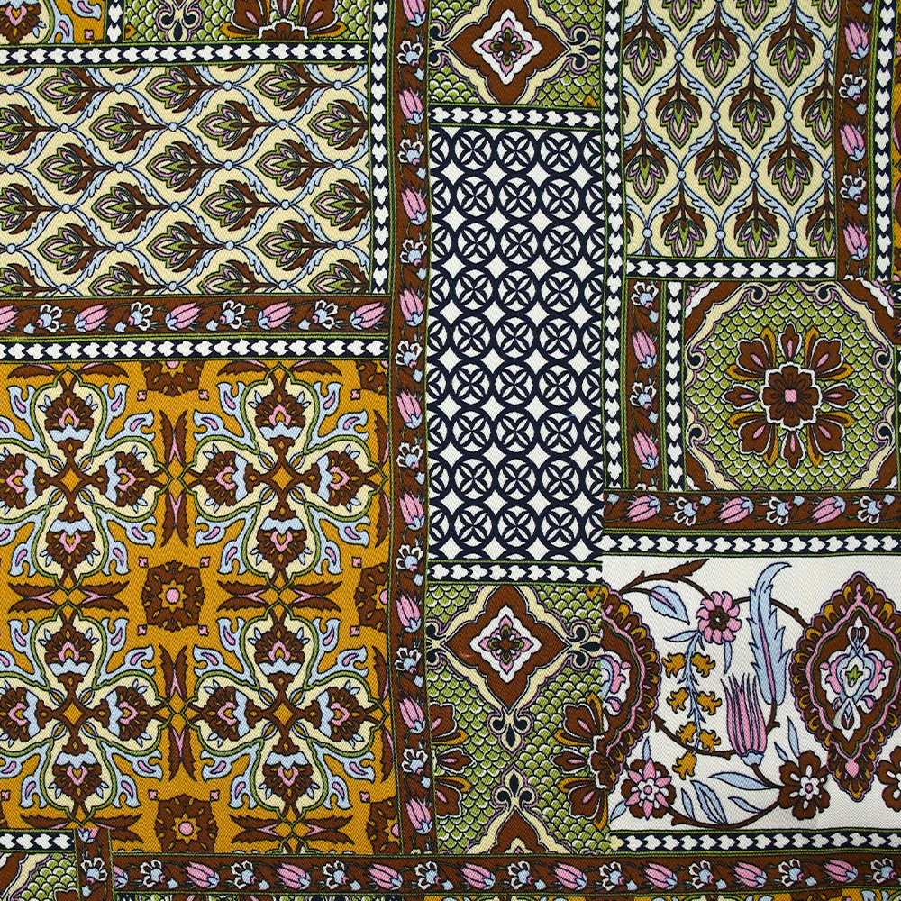 Satin de viscose imprimé patchwork ornement marron, vert pomme et ocre