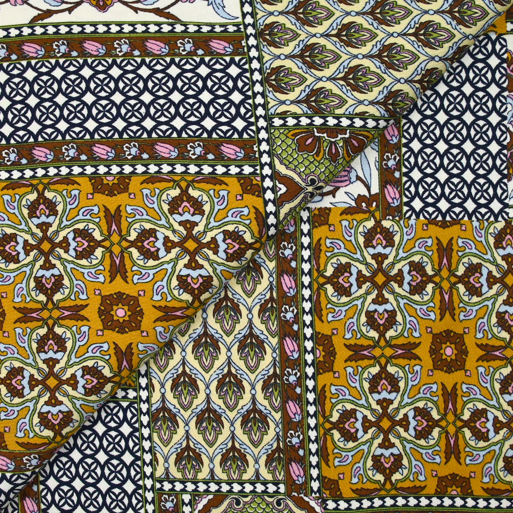 Satin de viscose imprimé patchwork ornement marron, vert pomme et ocre - Image 5