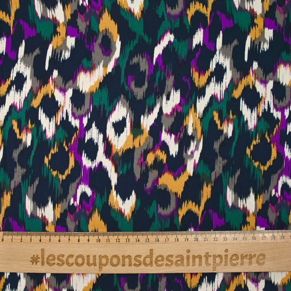 Satin de viscose imprimé Vénus violet fond marine - Image 3