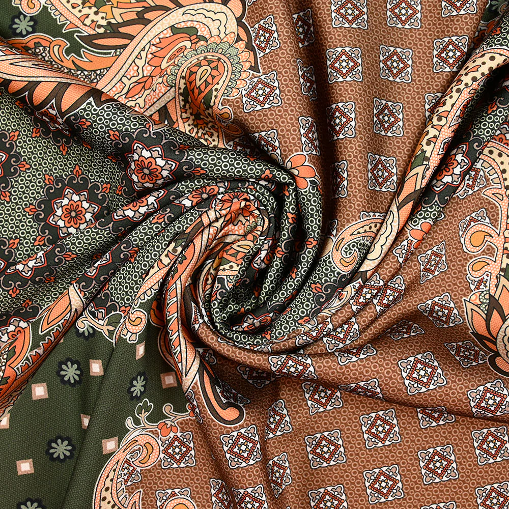 Satin polyester imprimé patchwork et cachemire marron fond kaki - Image 2
