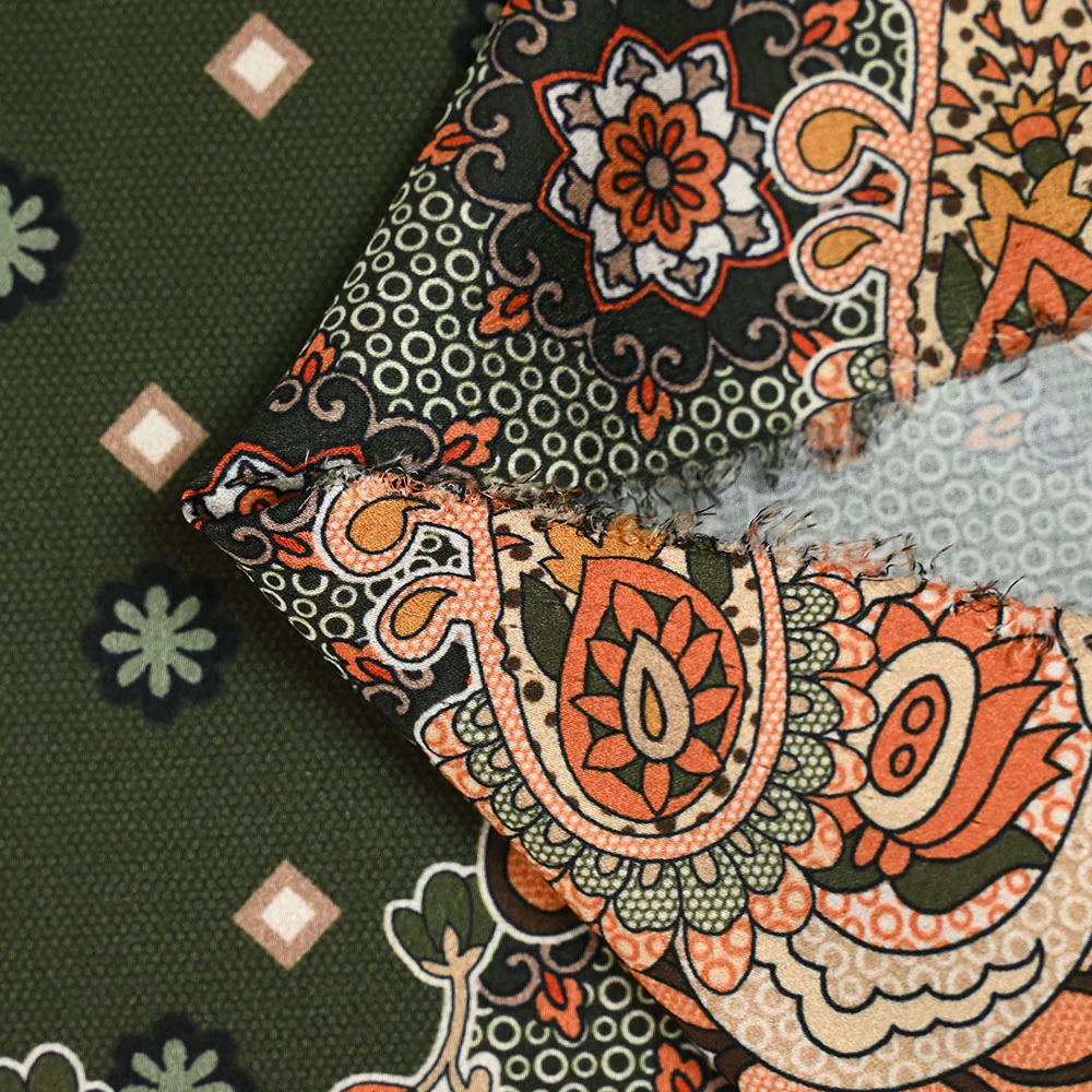 Satin polyester imprimé patchwork et cachemire marron fond kaki - Image 5