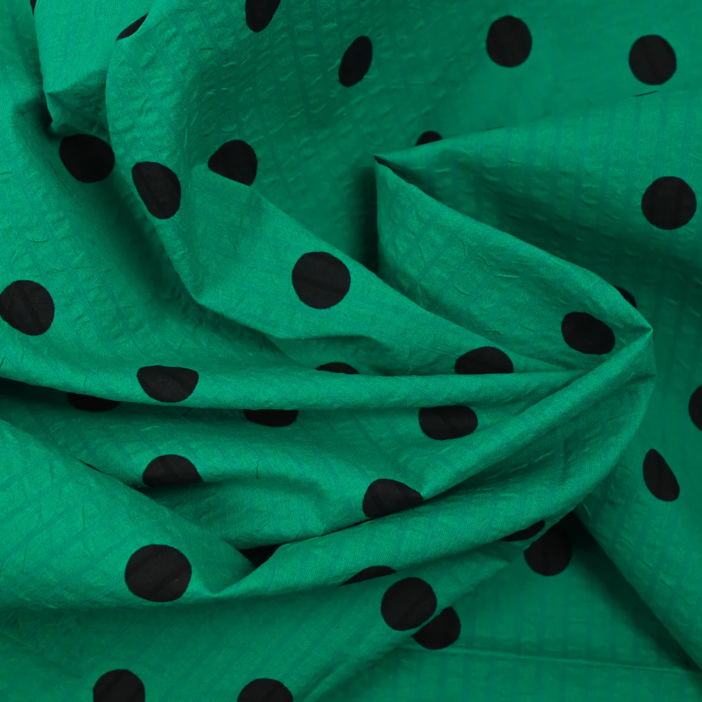 Seersucker coton rayé à pois noir fond vert - Image 2