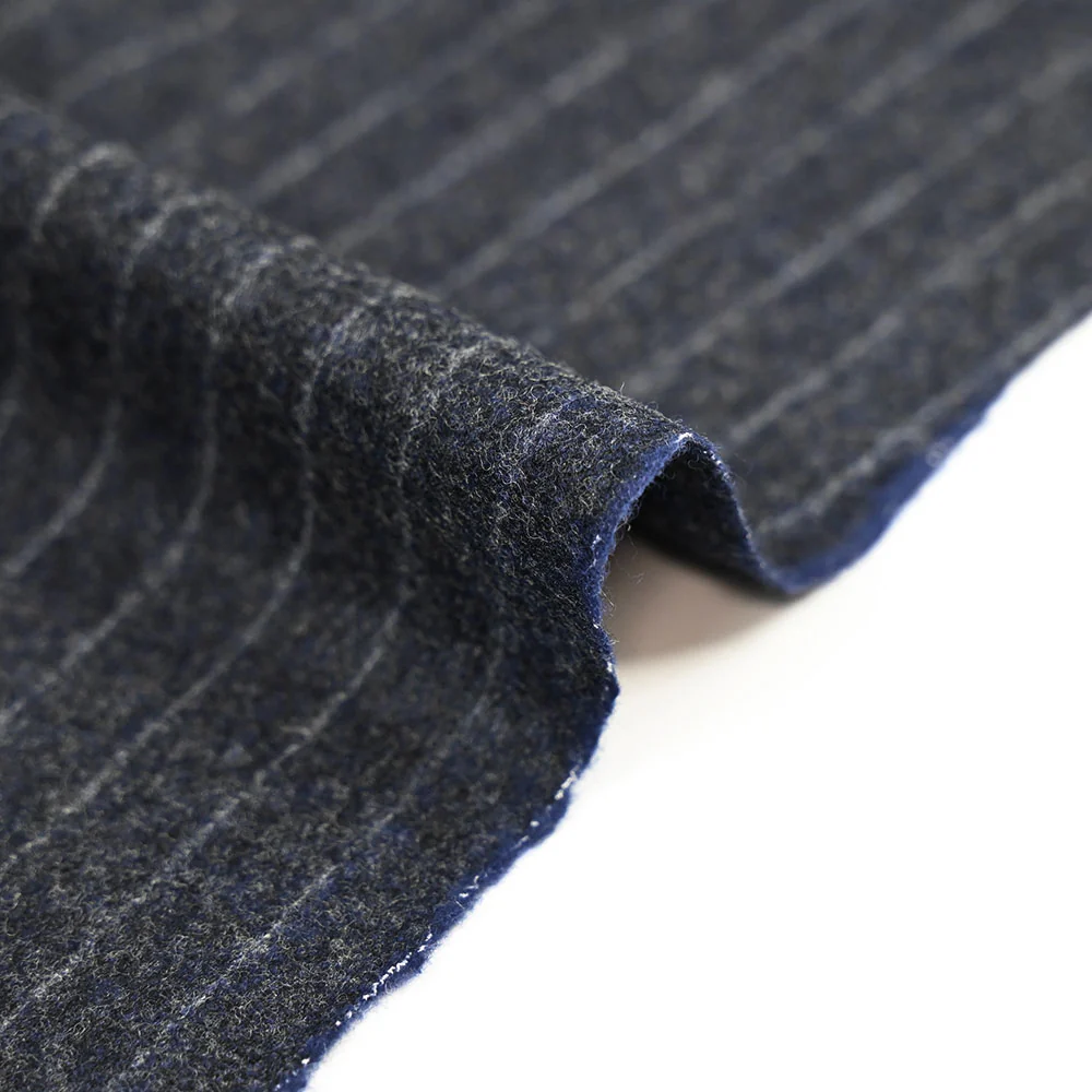Tissu tailleur en laine mélangée rayure blanche fond gris anthracite moucheté bleu roi - Image 6