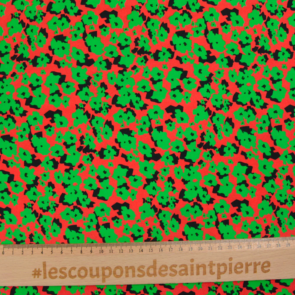 Viscose imprimée découpage vert fond rouge - Image 3