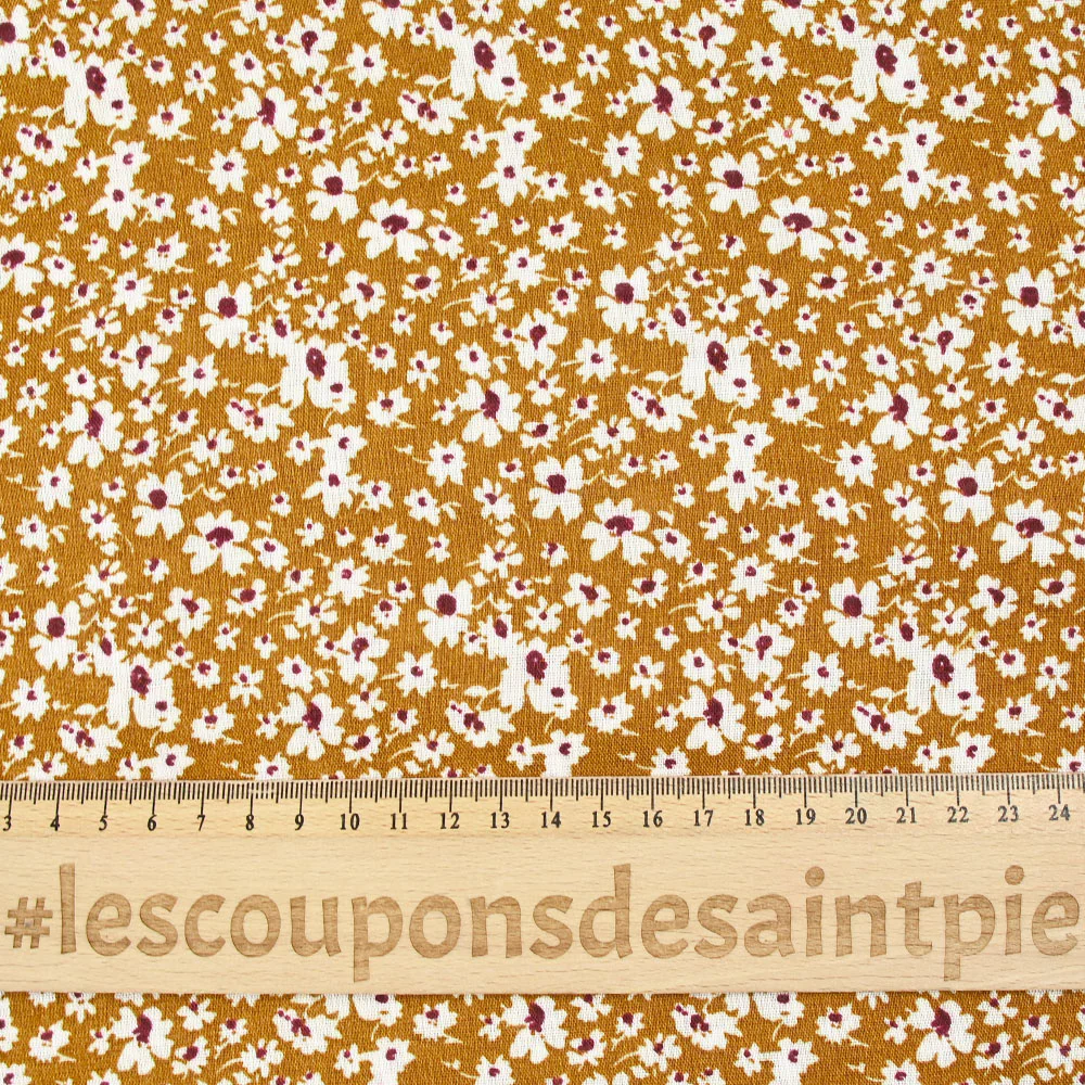 Viscose imprimée fleurs blanches et bordeaux fond ocre - Image 3