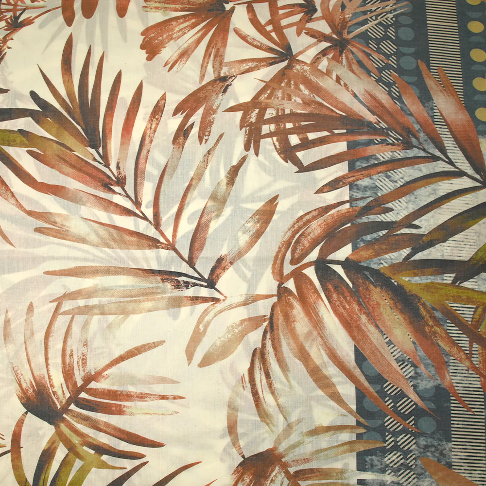 Voile de polycoton imprimé frise et palmiers bleu et brique fond écru - Image 5
