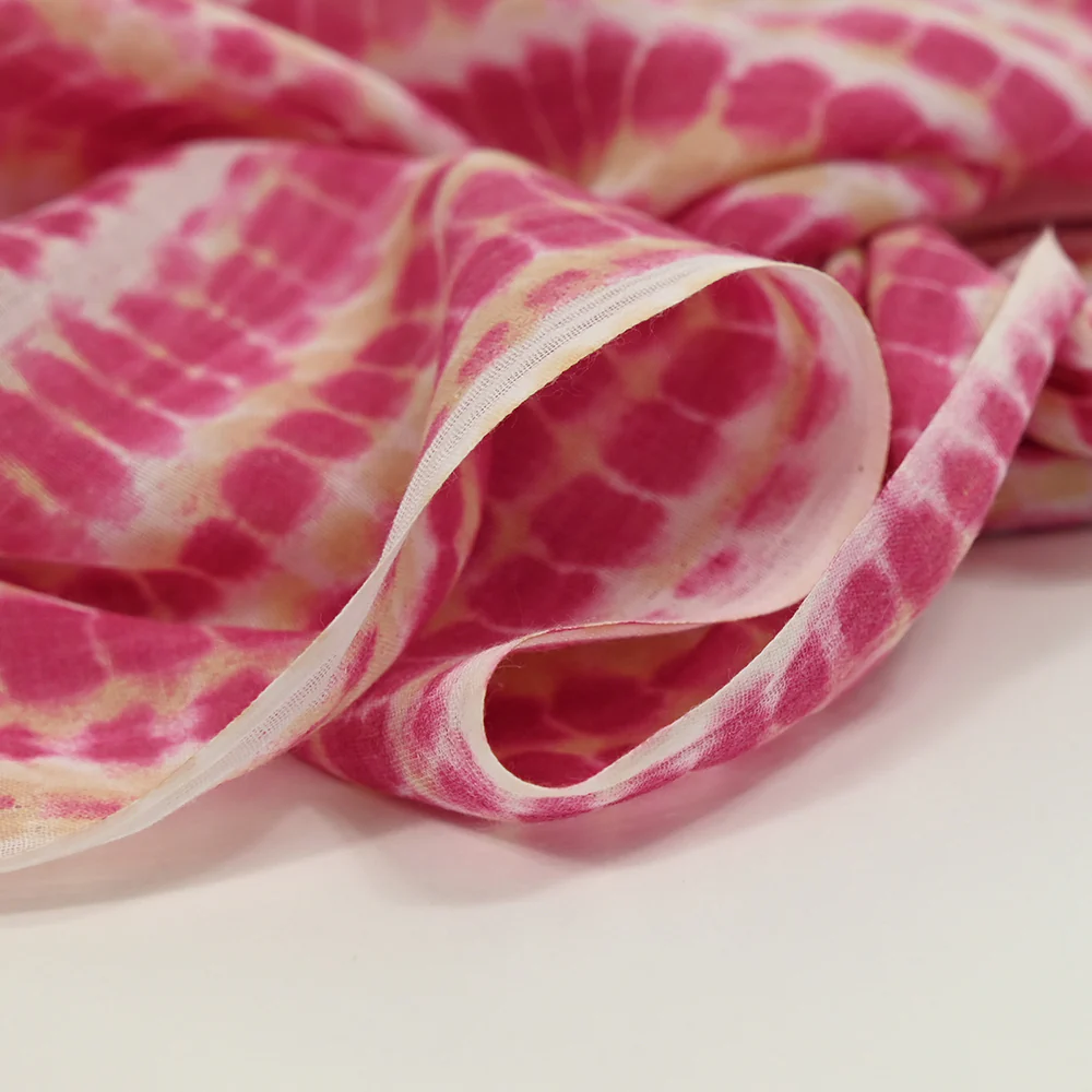 Voile polycoton imprimé ossement rose et beige fond blanc - Image 5
